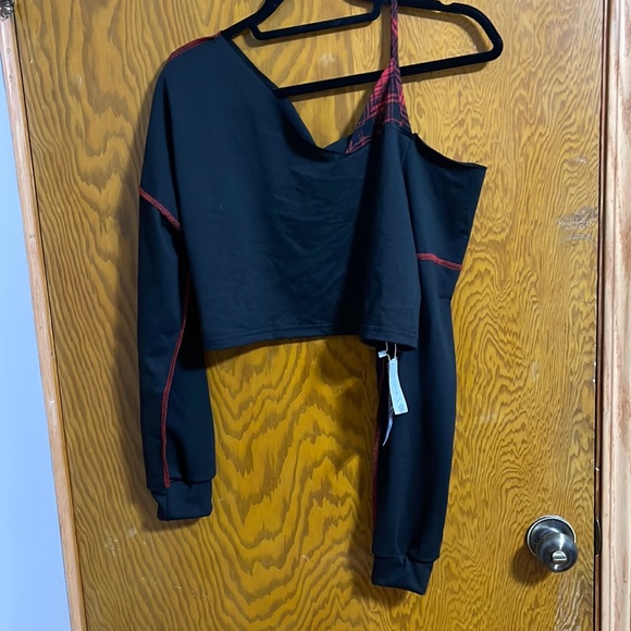 Brand new women’s off the shoulder sweater - Picture 1 of 5